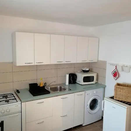 Nona Angela-valun * Cres